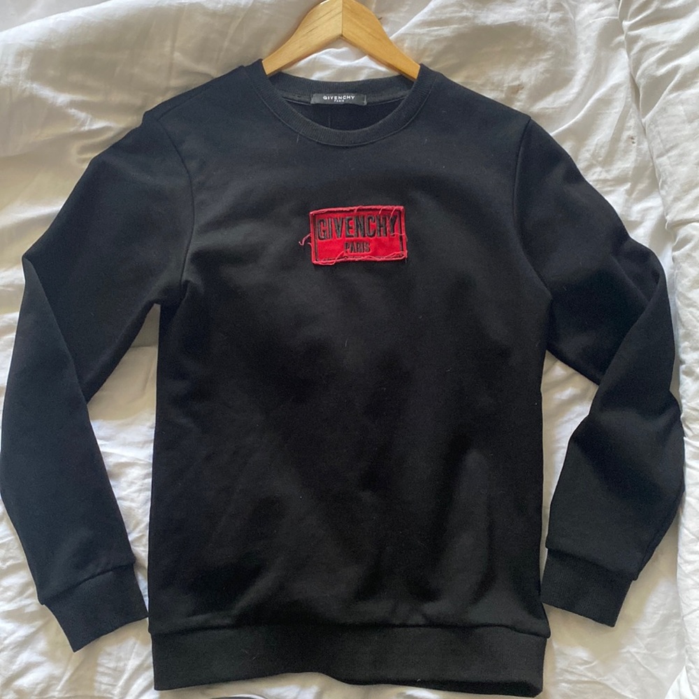 Pre-loved Givenchy sweater in size S/M